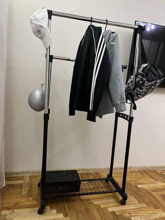 Стійка для одягу,вішалка