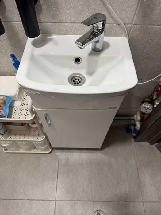 Умивальник з тумбочкою