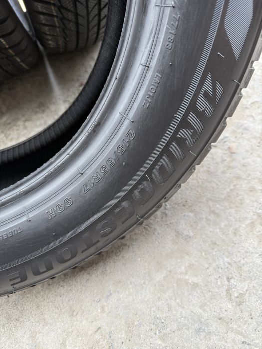 215/65R16 Bridgestone Blizzak LM001
