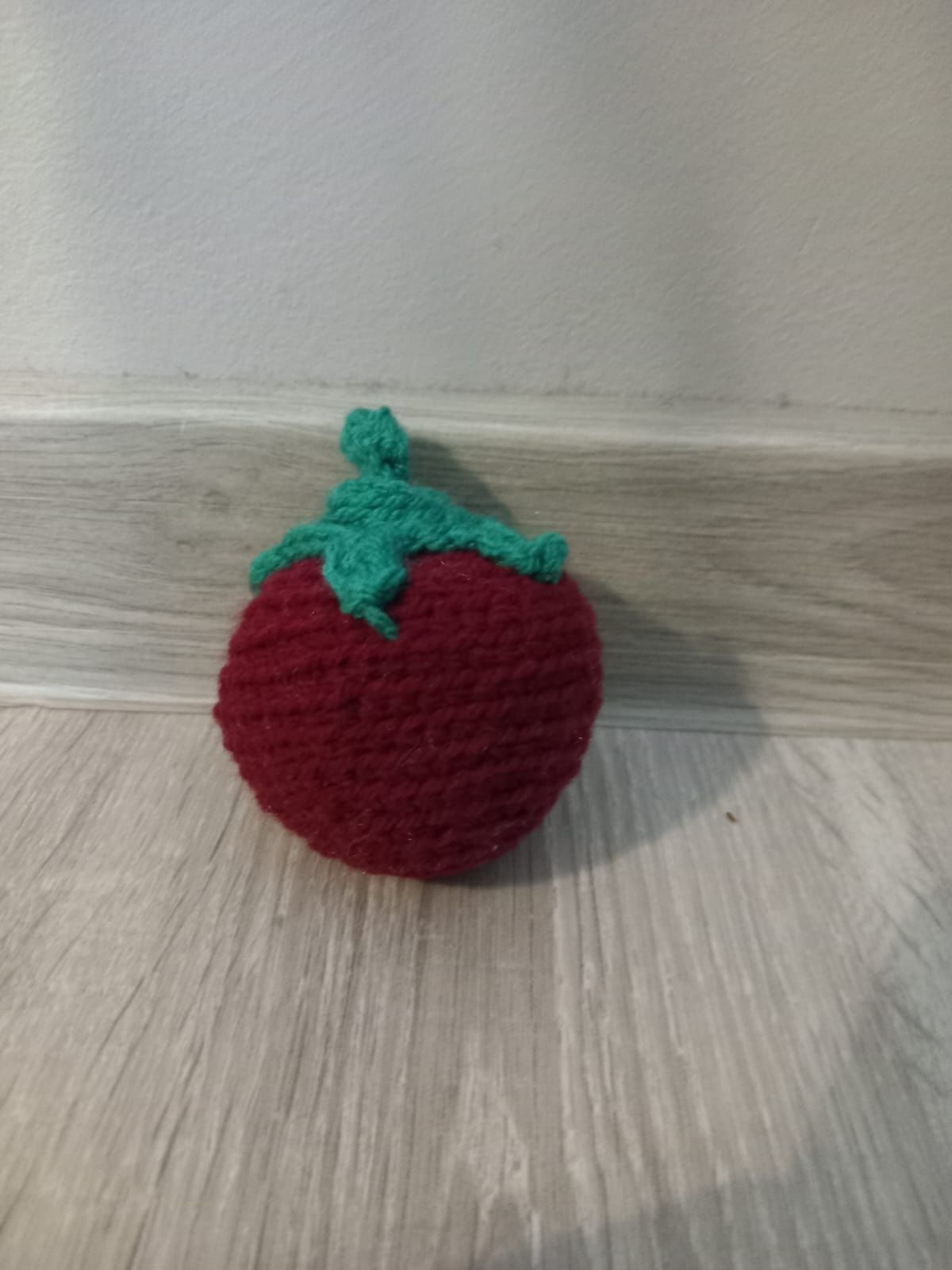 Ręcznie robiony brelok, pomidor