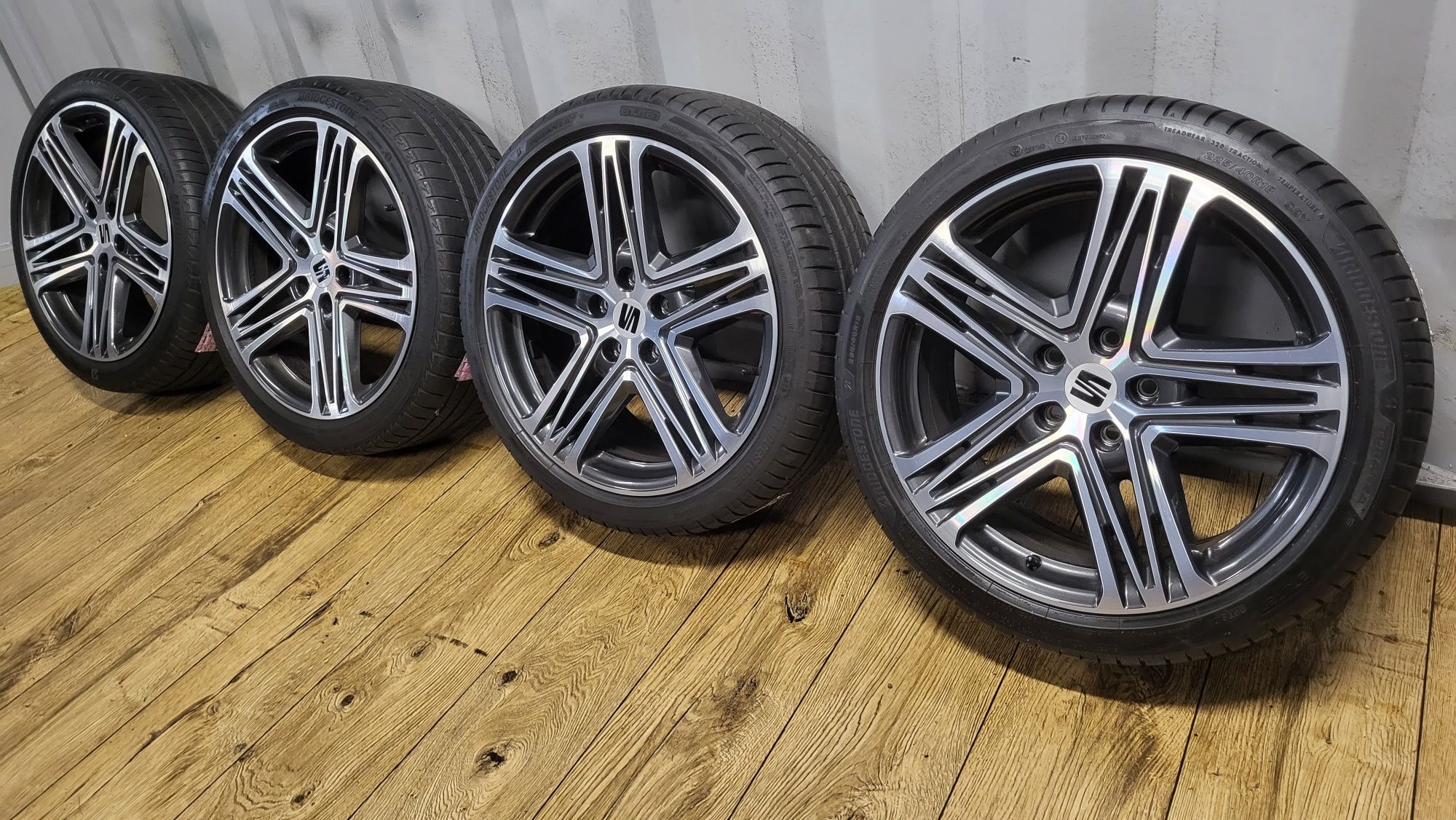Alufelgi Seat 18" Xcellence 5x112 z oponami 225/40 R18 jak nowe! Leon