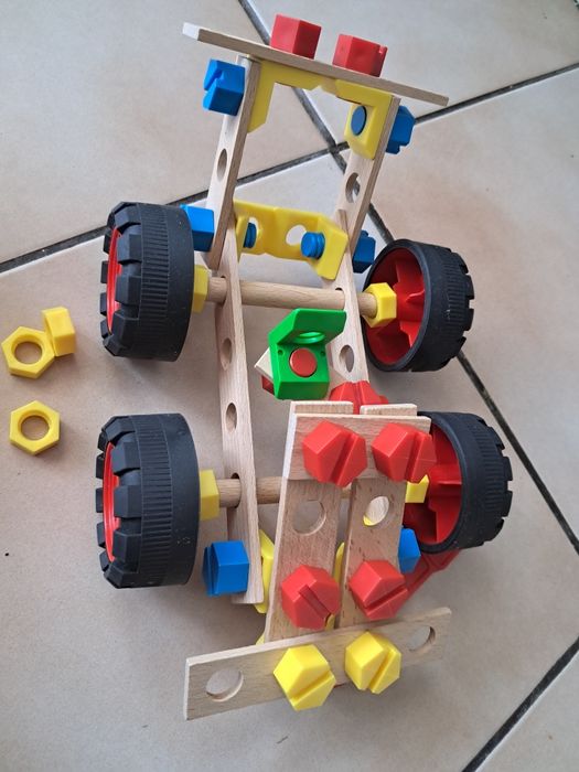 Mały konstruktor junior wyścigówka