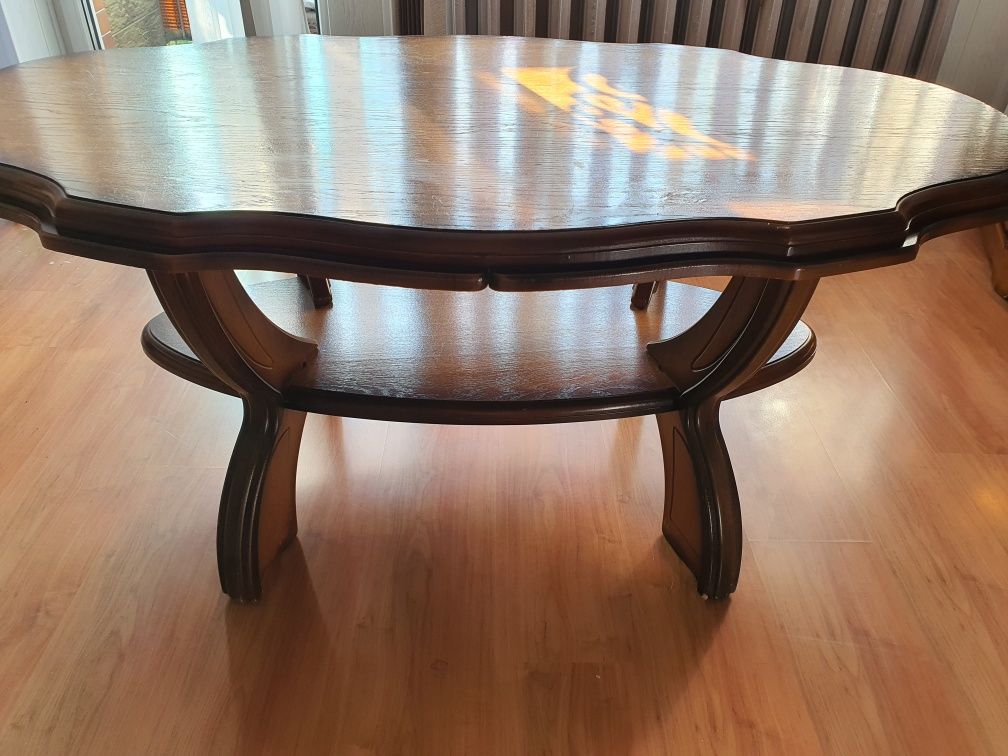 Stół salonowy brązowy