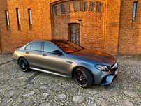 Mercedes-Benz Klasa E Mercedes E63S 4Matic+ stan idealny serwisowany selenit magno