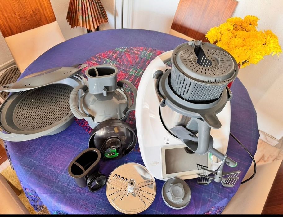 Bimby TM6 semi nova/ pouco usada/ com todos os acessórios