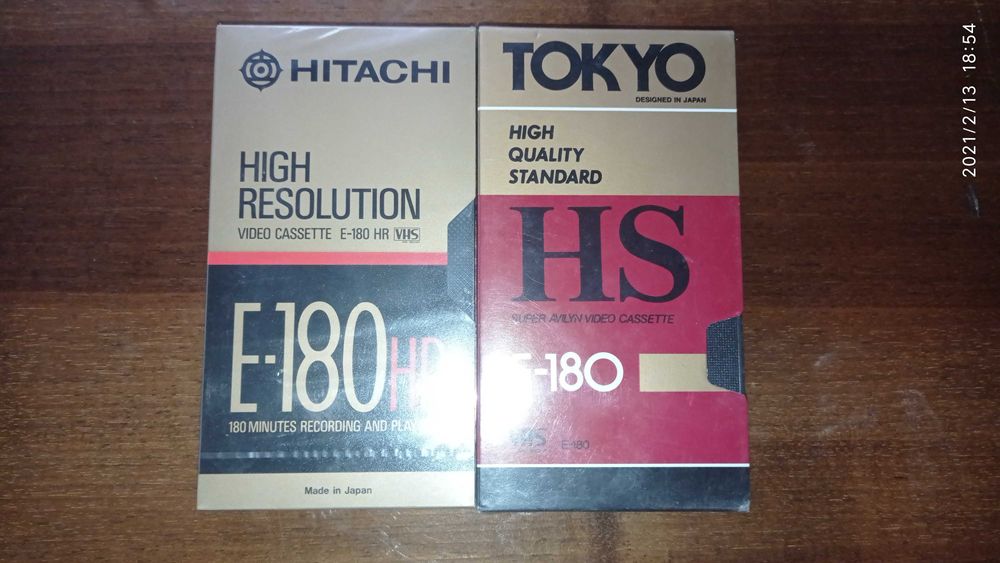 Две видеокассеты