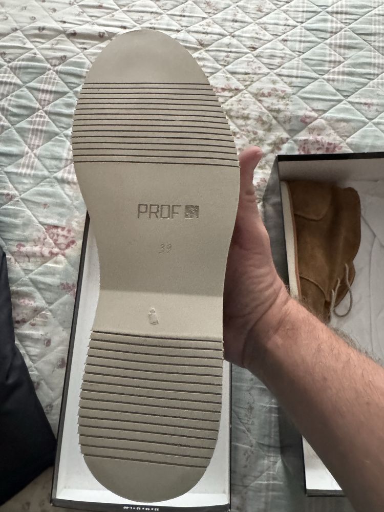 Sapatos prof novos