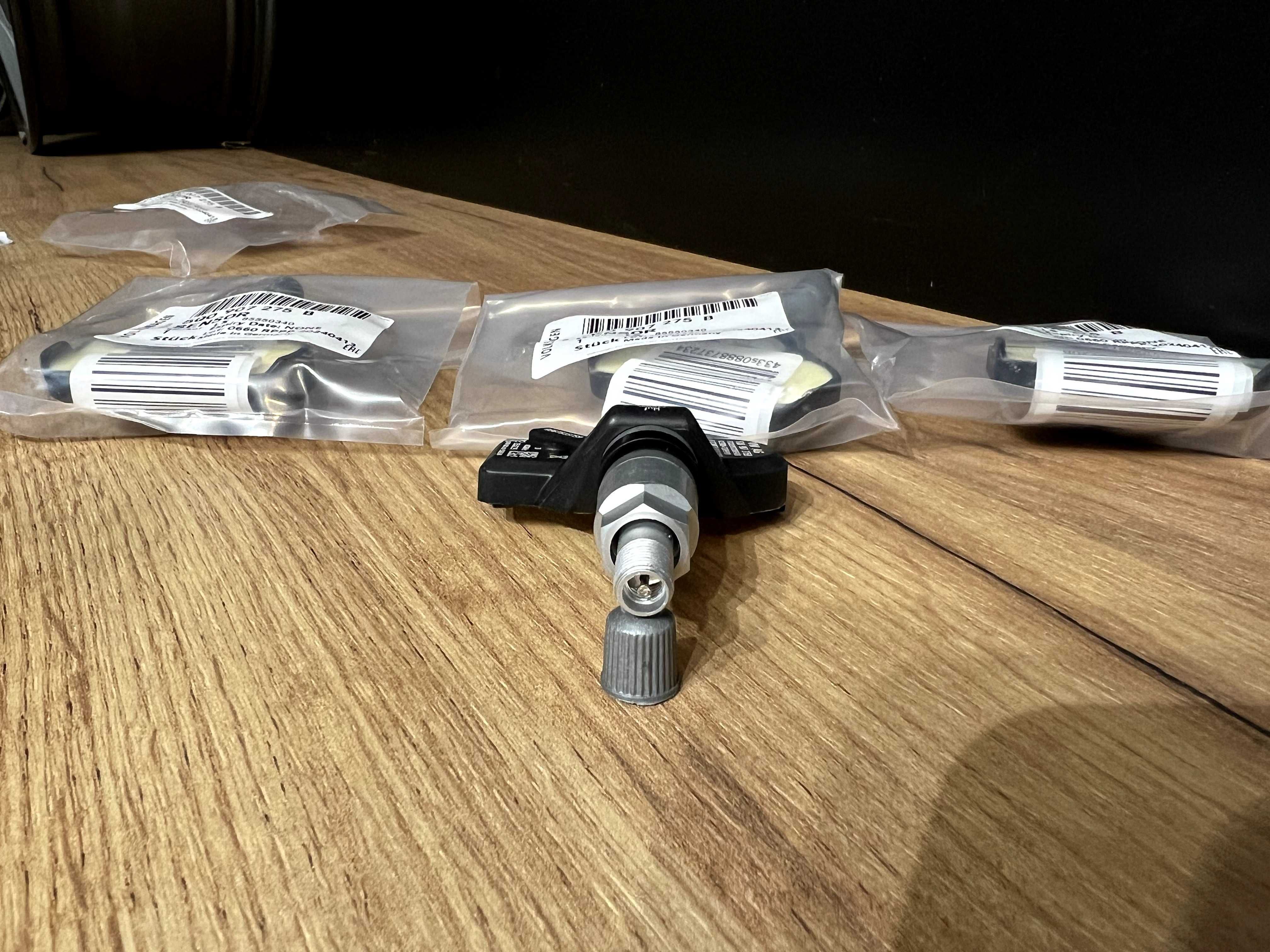 Czujniki ciśnienia opon powietrza VW Audi^ Skoda^ SEAT TPMS Nowe^