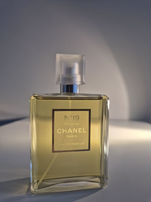 Chanel N°19 Poudre woda perfumowana