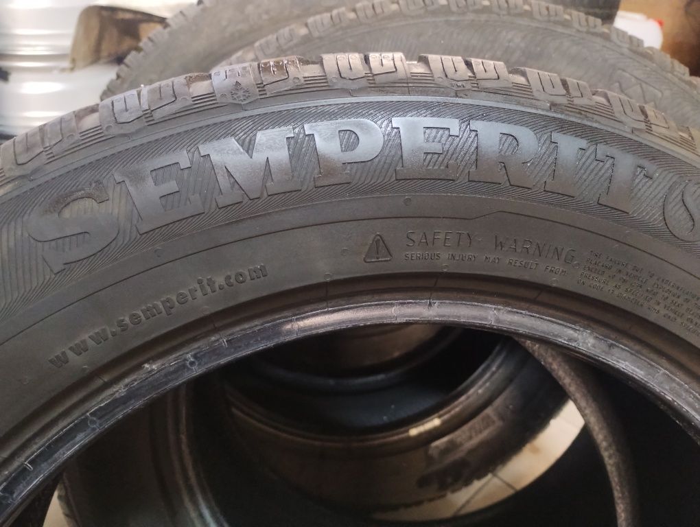 Opony 215/60R17 zimowe Semperit komplet.