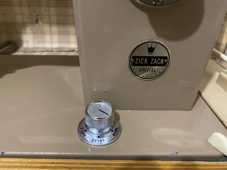 Швейна машинка IDEAL привезена з Німеччини
