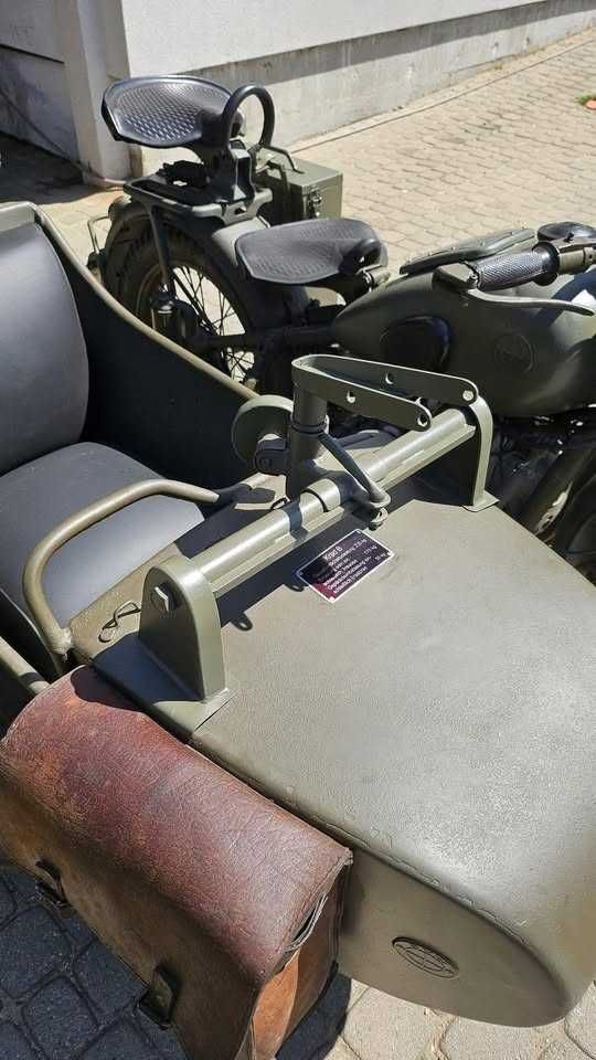 Motocykl z koszem M72 stylizowany na BMW R71