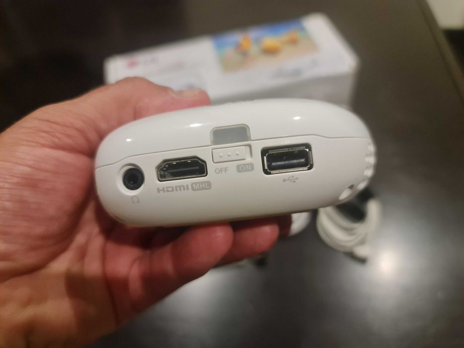 Projetor LG Minibeam Nano PV150G (falta de uso)