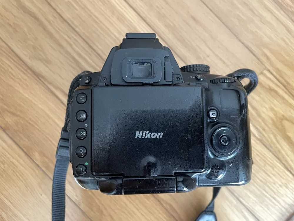Nikon D5000 + AF-S DX Nikkor 35mm 1:1.8