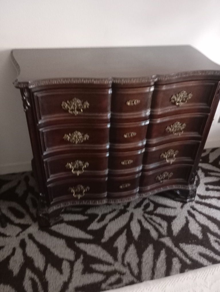 Vendo esta comada muita bonita bom estado