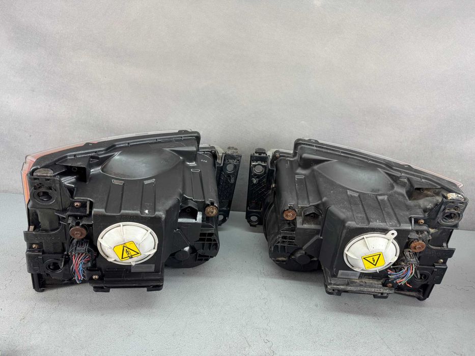 Land Rover Discovery III Lampy Bi-Xenon Skrętne Skrętny Prawa+Lewa EU