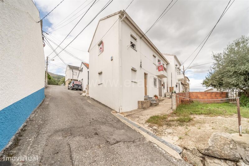 Moradia Geminada T3 / Covilhã, Canhoso