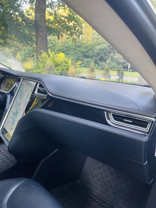 Тесла Модель S 85kw Європа