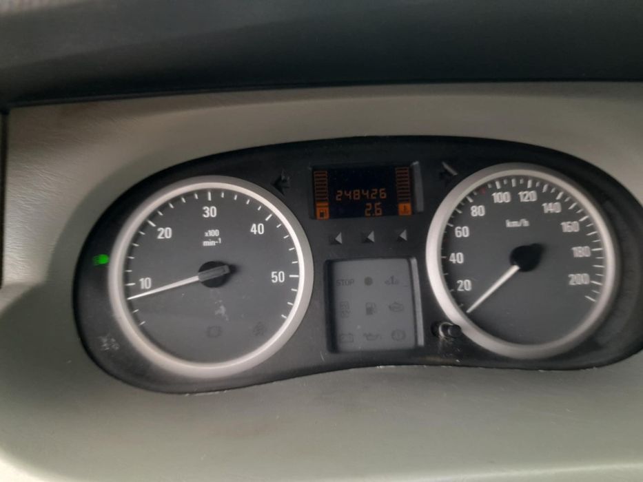 Opel vivaro sprowadzony klima