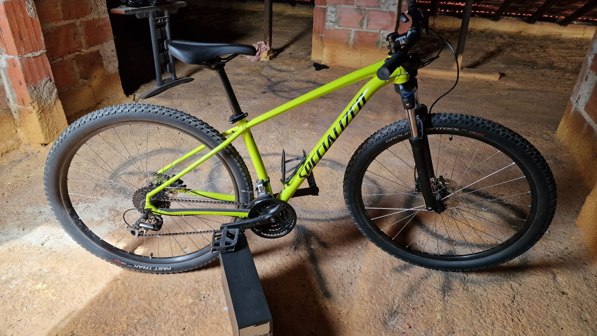 Bicicleta specialized como nova