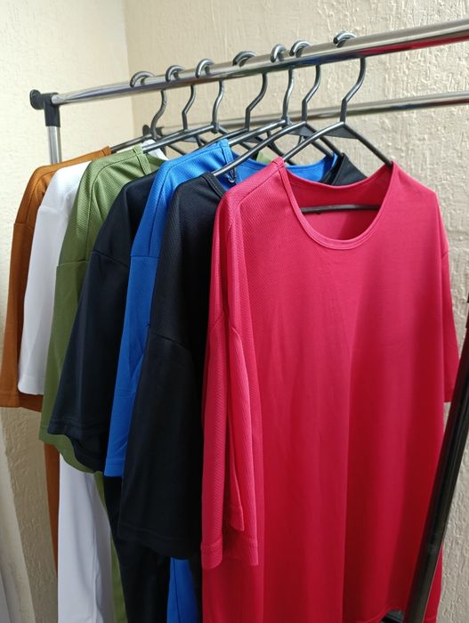 Футболки різного коліру ,однотонні дихаючи з коротким рукавом