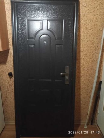 дверь входная с дверной коробкой