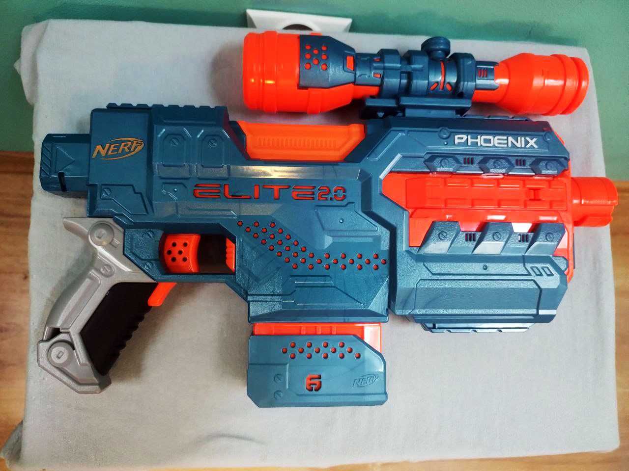 Nerf Elite 2.0 Phoenix CS-6 z celownikiem i 30 strzałkami w zestawie!