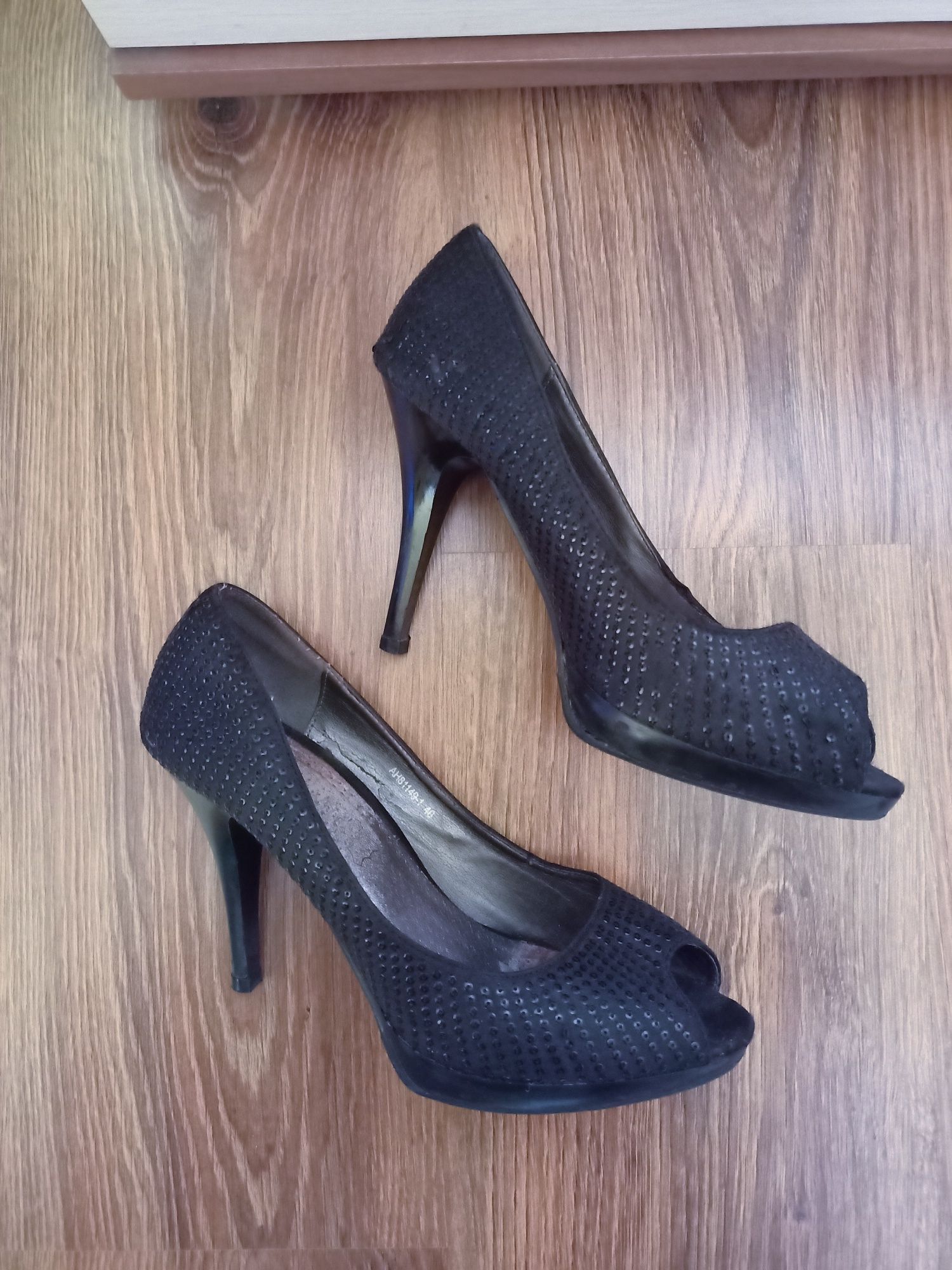 Czarne szpilki 40 buty damskie na obcasie cekinami szpilka obcas