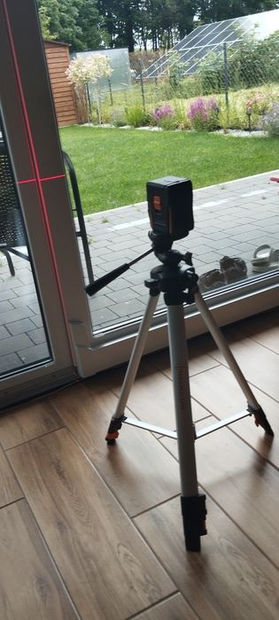 Poziomica laserowa magnuson że statywem