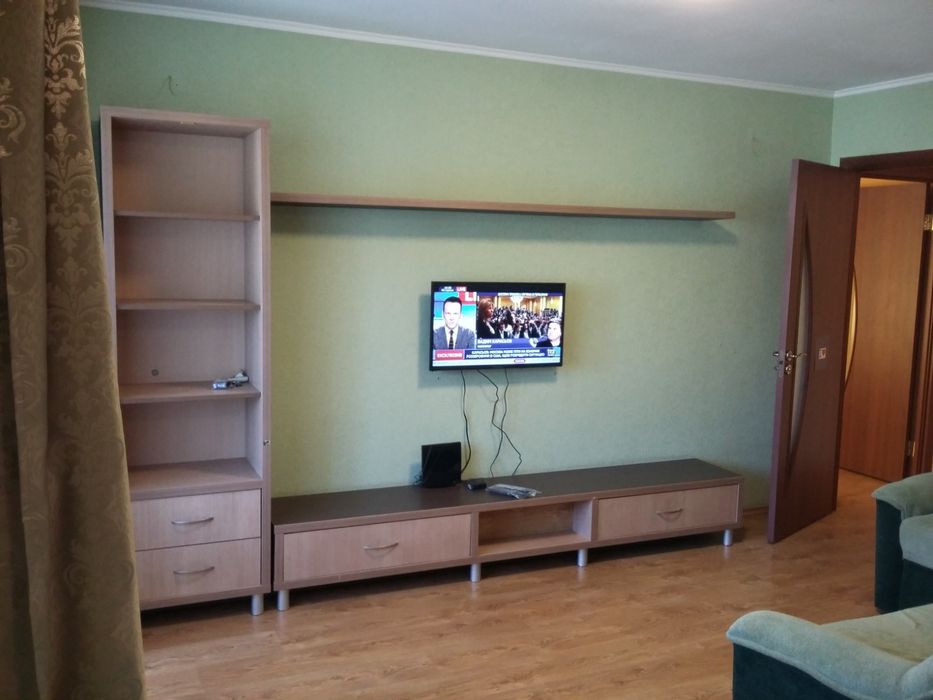 Сдам 2-кв на пр.Поля в отличном месте 12000