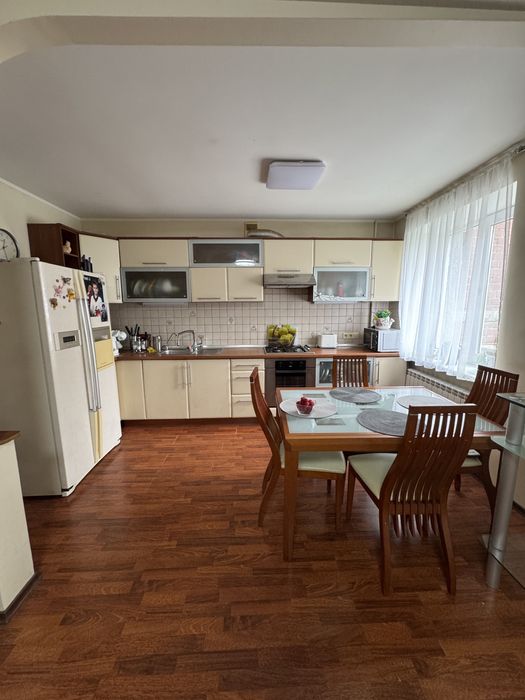 Продаж 2- во кімнатної квартири в центрі міста