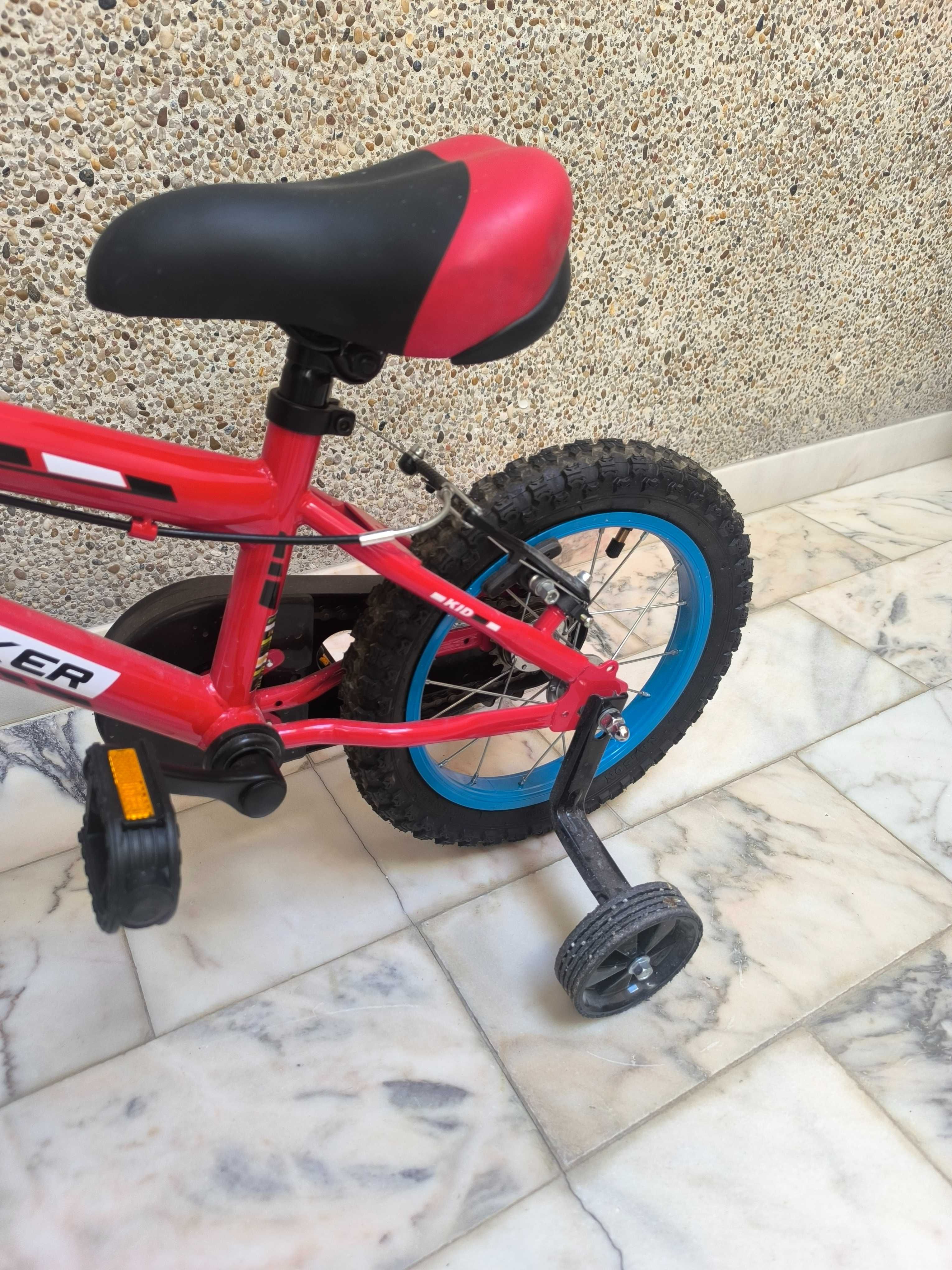 Bicicleta infantil com rodinhas laterais (3-6 anos)