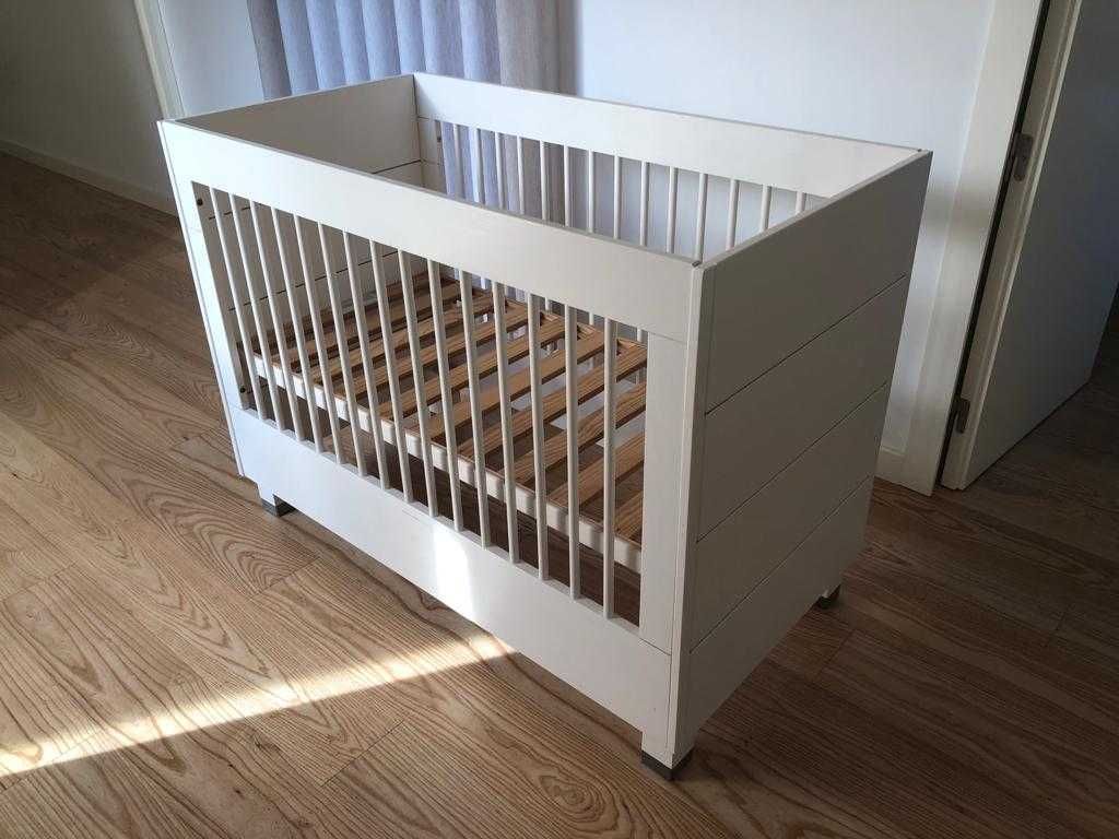 Berço / cama de bebé 120cm x 60cm - marca Childhome