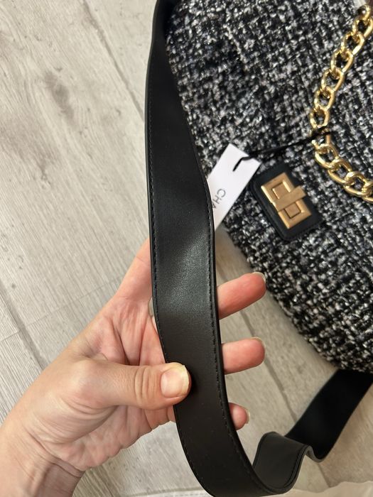 Сумка Chantal Firenze , у стилі Shanel з золотими додатками.