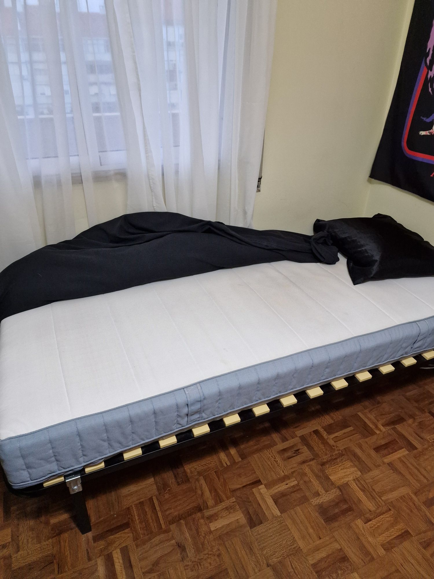 Cama com colchão IKEA 90x200cm
