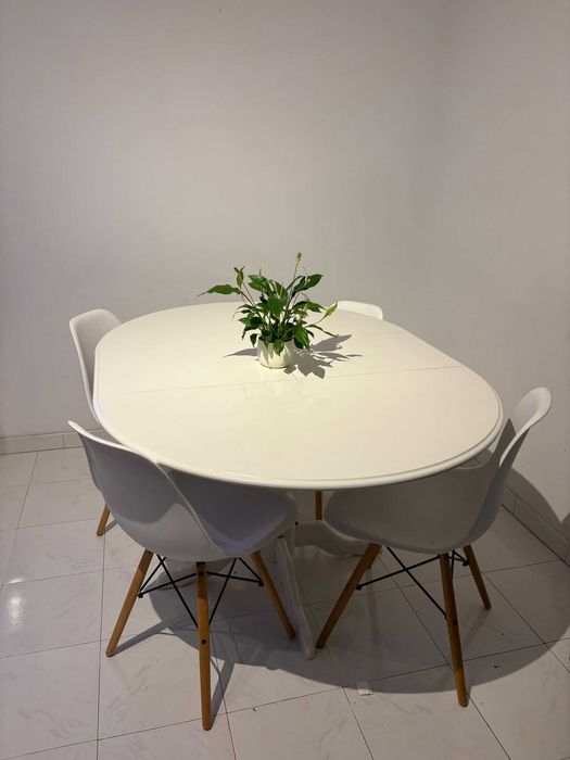 Mesa de jantar extensível com cadeiras