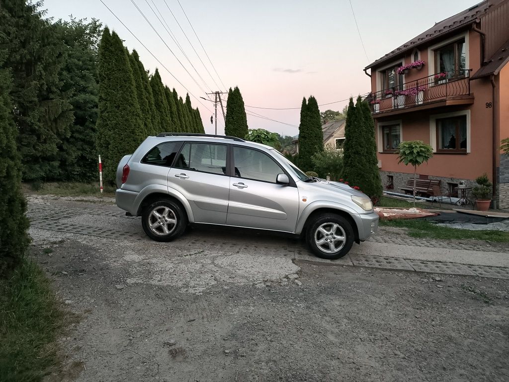 Sprzedam toyota rav4 2.0D4D 2003rok klima stan dobry