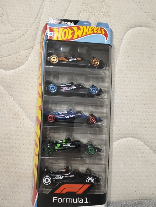 Para colecionadores:

Hot Wheels Fórmula 1 - Conjunto 2024 (5 carros)