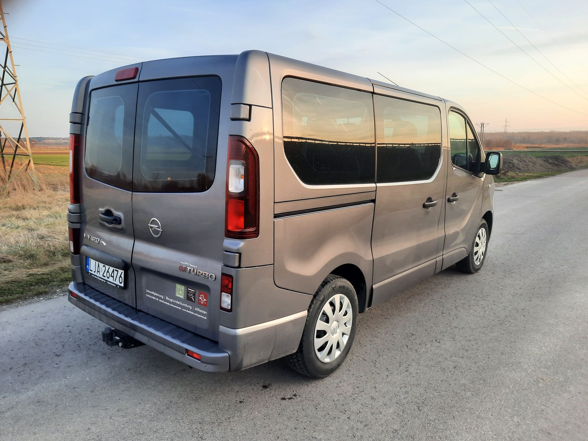 Wynajem busa 9 osób vivaro 9 osobowy bus wynajem wakacje