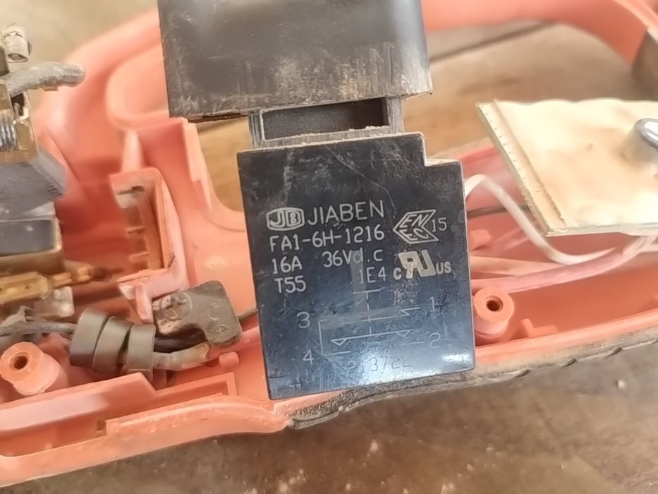 Rebarbadora black and Decker - peças