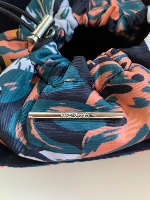 Necessaire em nylon, Mango. NOVO