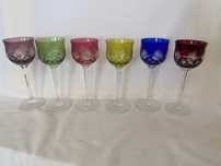 Copos em cristal de cores diversas