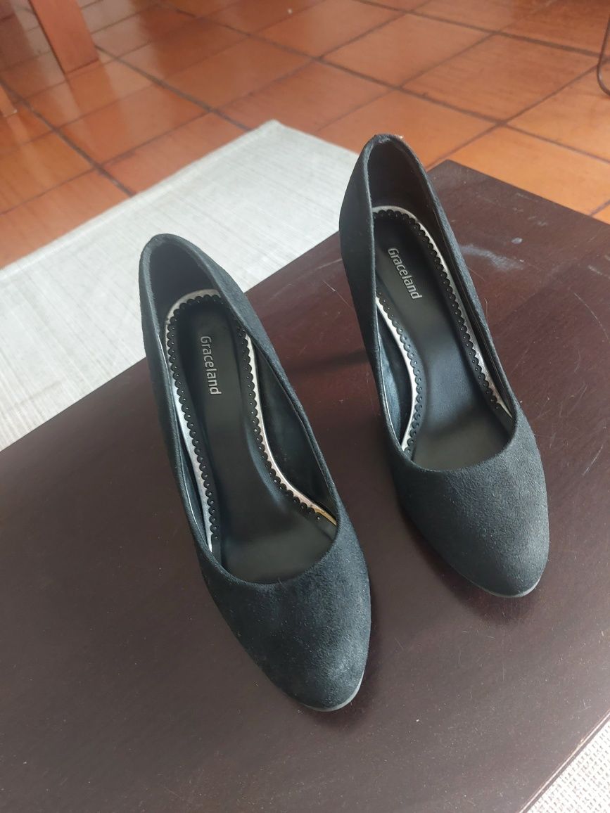 Sapato Preto tacão alto 7.5cm