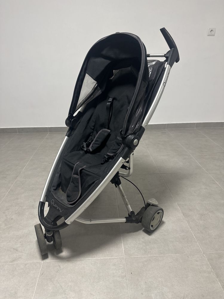 Carrinho Quinny preto e cinza