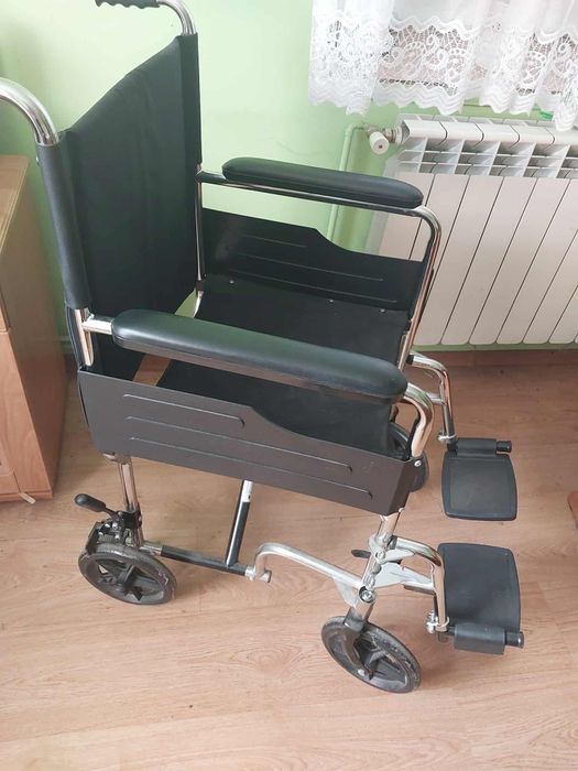 Wózek inwalidzki transportowy do samochodu