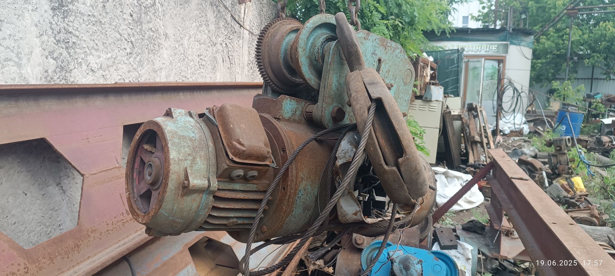 Продам тельфер Болгария 2т12м