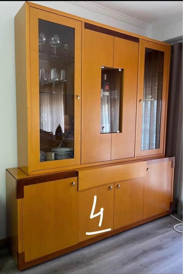 Móvel Sala em ótimo estado com 9 portas e uma gaveta