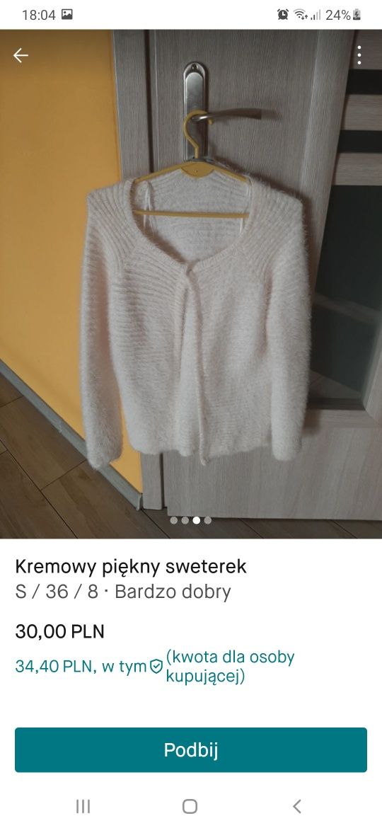 Kremowy piękny sweterek