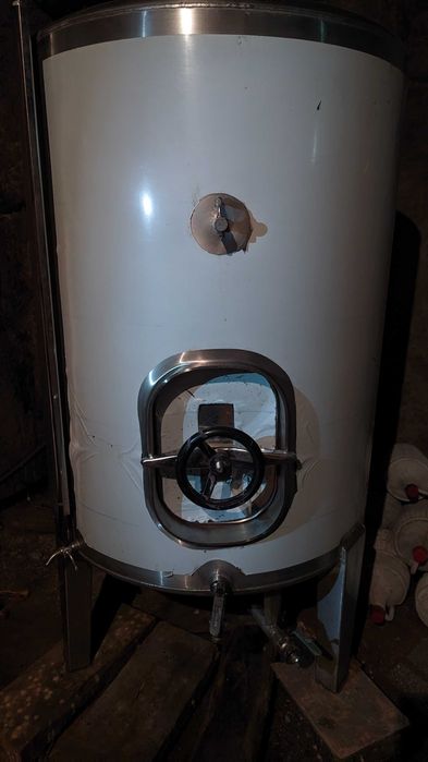 DUAS Cuba Vinho em Inox de 1000L e 550L em Bom Estado