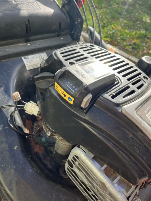 Kosiarka spalinowa z elektrycznym rozruchem